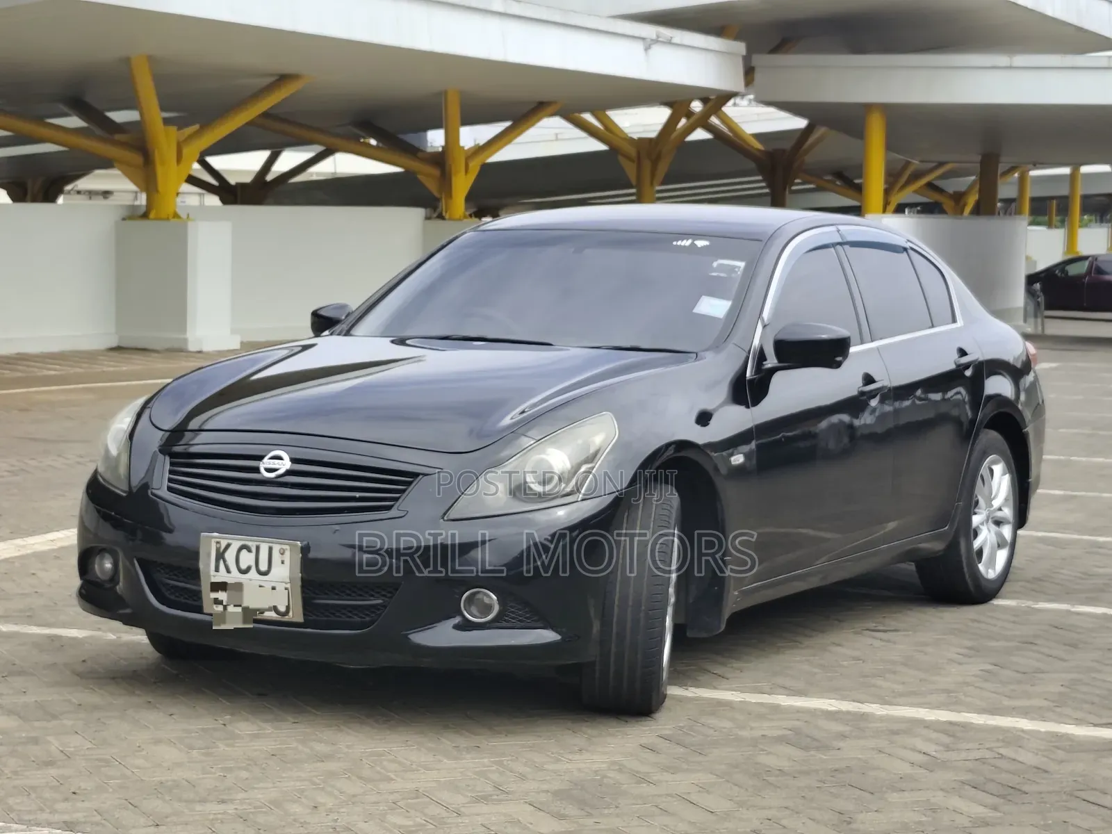 Nissan Skyline 2012 Black