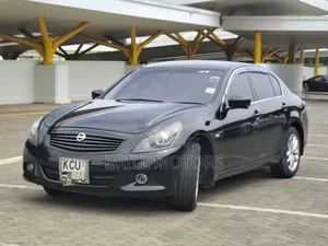 Nissan Skyline 2012 Black