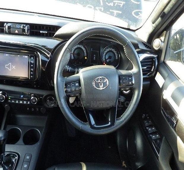 Toyota Hilux Revo Double Cab Deisel 2.4 AWD 2019 Black - thumbnail 10
