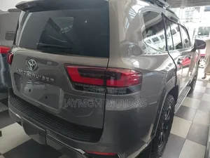 Toyota Land Cruiser 2023 Gold