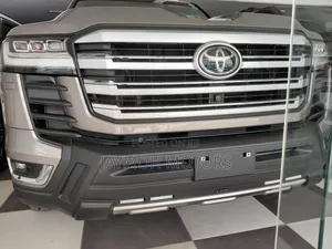 Toyota Land Cruiser 2023 Gold