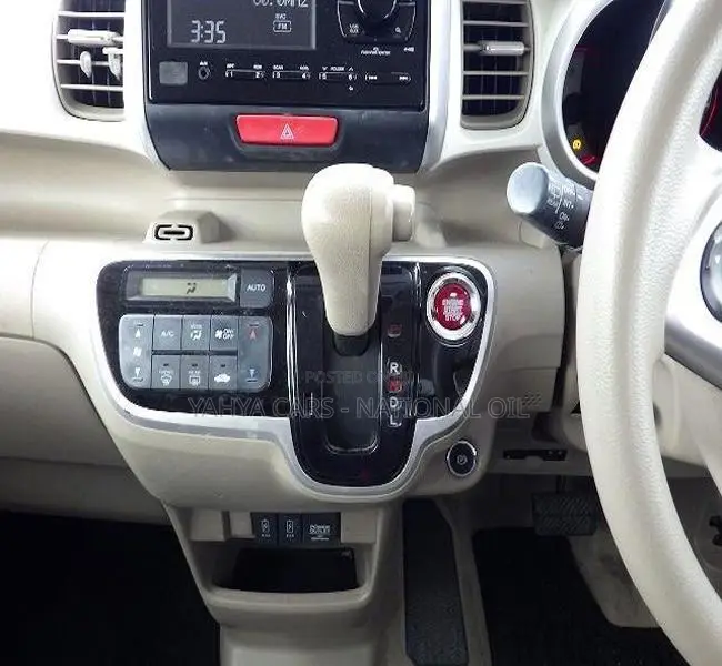 Honda N-Box 660 FWD 2018 Blue