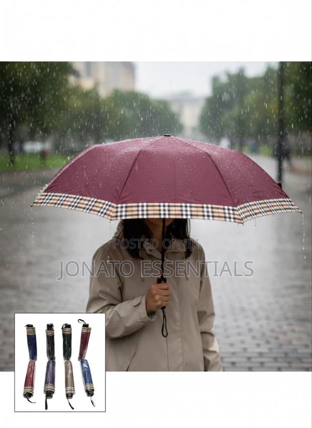 Folding Umbrella With Checkered Trim - Compact Rain Sun Protection - main view