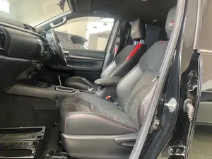 Toyota Hilux 2021 Black