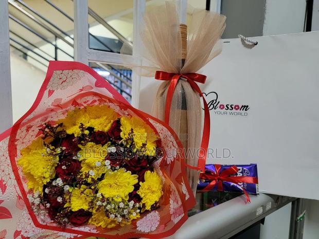 Blooming Delight Gift Hamper - thumbnail 2