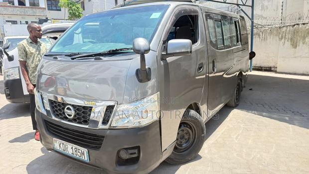 Nissan NV350 2018 Gray - thumbnail 3