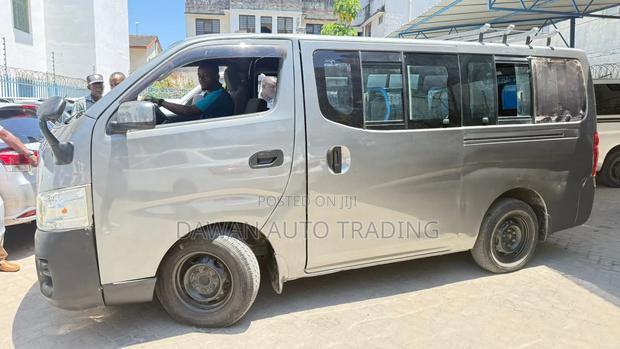 Nissan NV350 2018 Gray - thumbnail 5