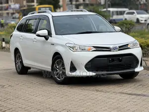 Toyota Corolla Fielder 1.5 Hybrid FWD 2020 White