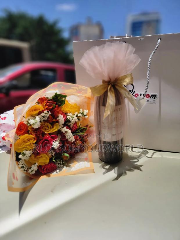 Petals Pleasure Gift Hamper. - thumbnail 2