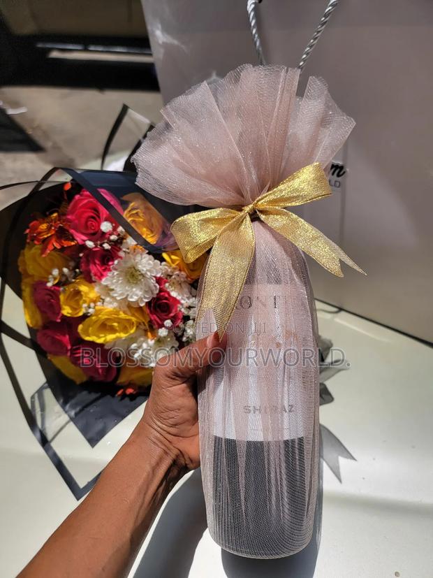 Petals Pleasure Gift Hamper. - thumbnail 3