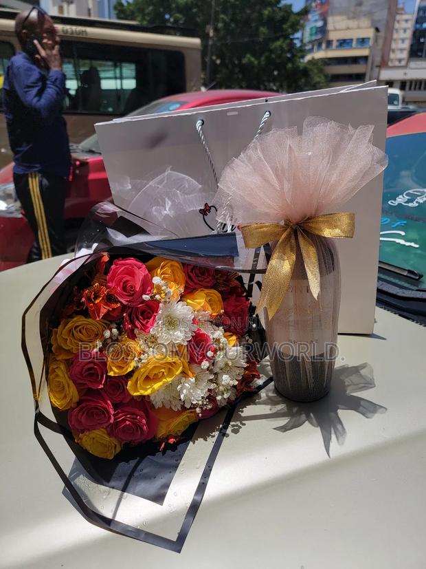 Petals Pleasure Gift Hamper. - thumbnail 4