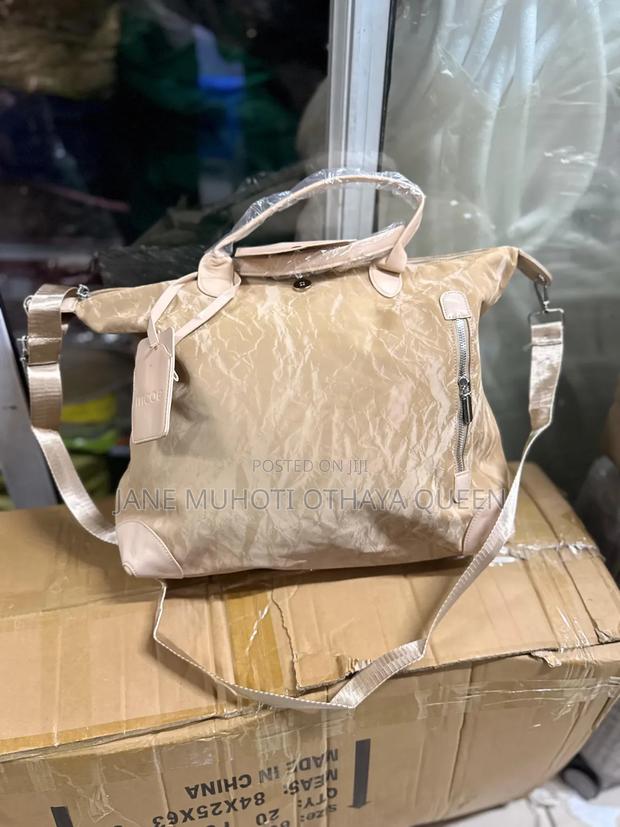 Elegant Everyday Handbag - thumbnail 3