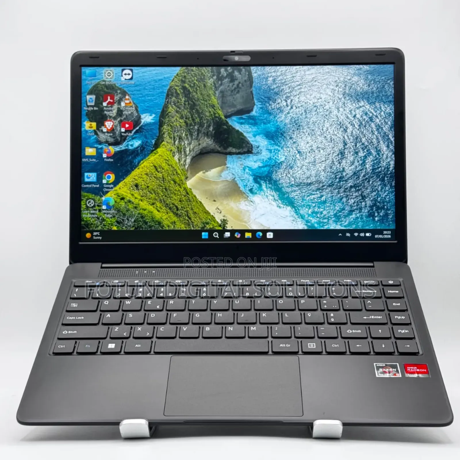 New Laptop Toshiba 8GB AMD Ryzen 5 SSD 256GB