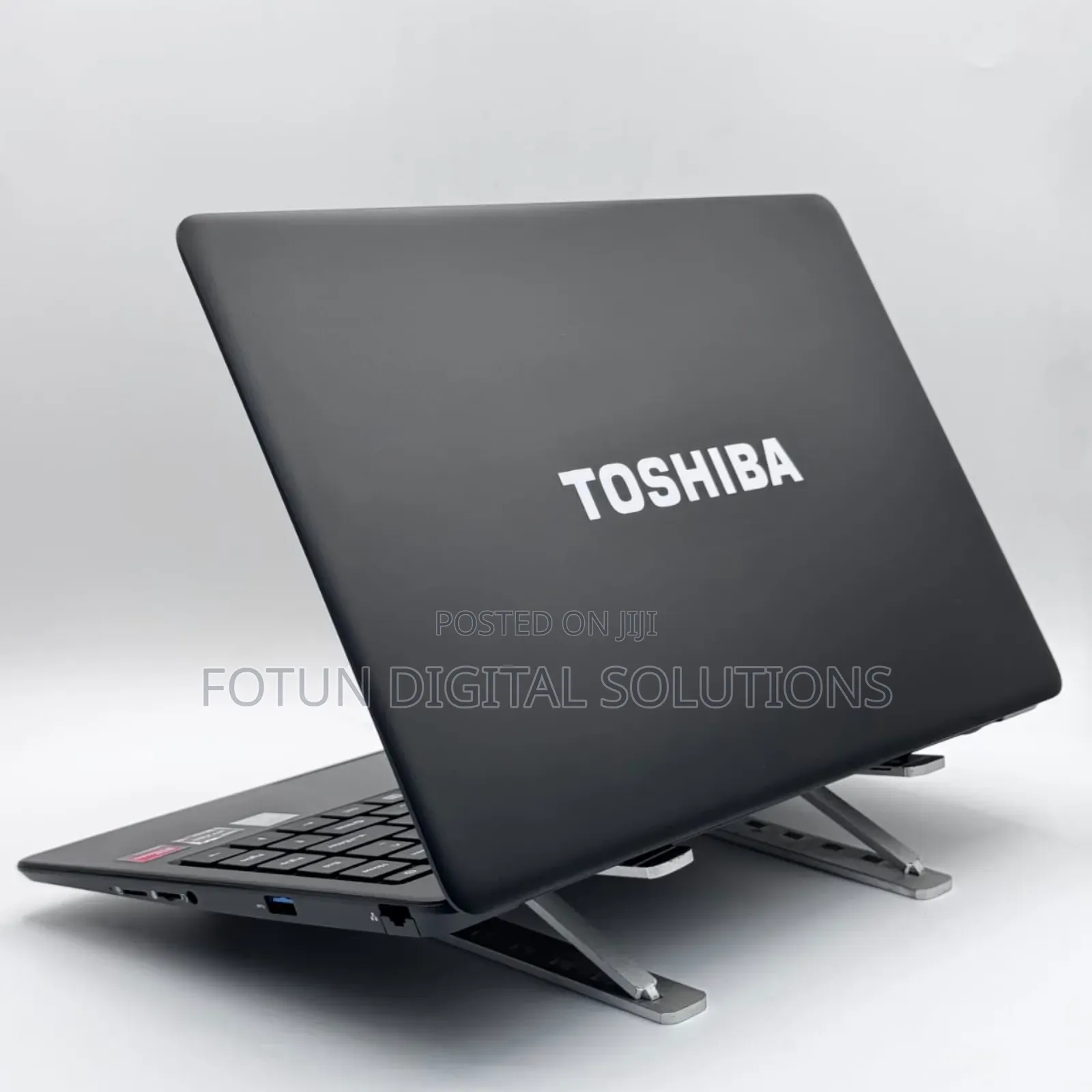 New Laptop Toshiba 8GB AMD Ryzen 5 SSD 256GB