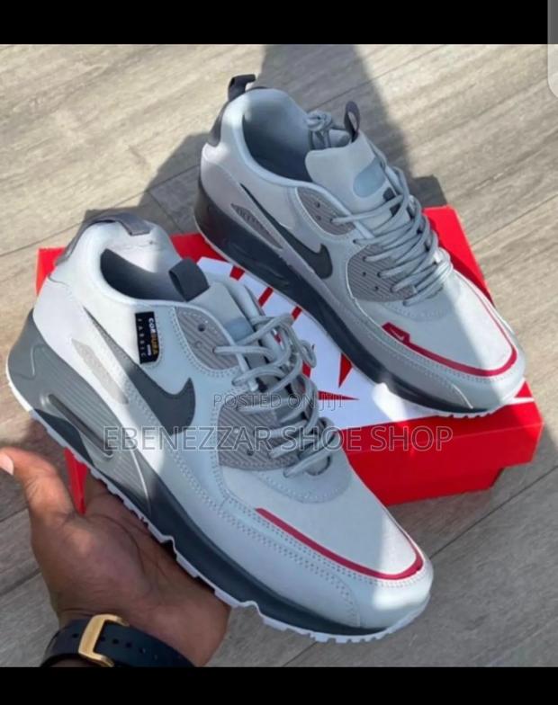 Nike Air Max 90 – Premium Colorblock Sneakers - thumbnail 3