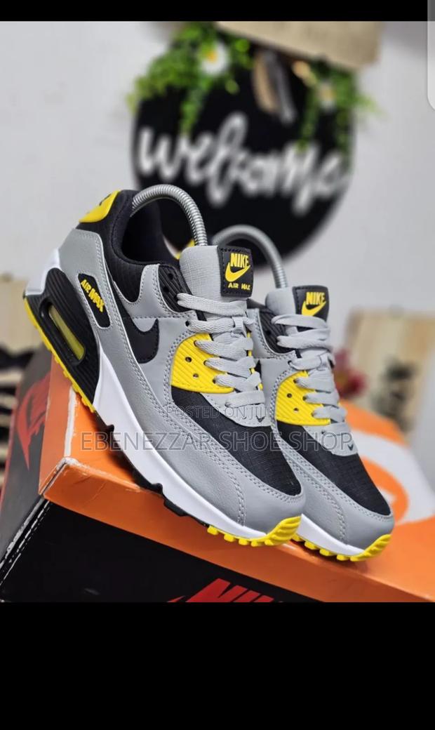 Nike Air Max 90 – Premium Colorblock Sneakers - thumbnail 4