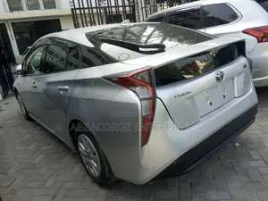 Toyota Prius 2018 Silver