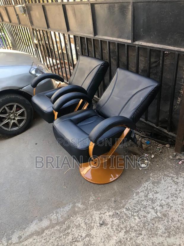 Rotating Styling Seats With a Base - main view