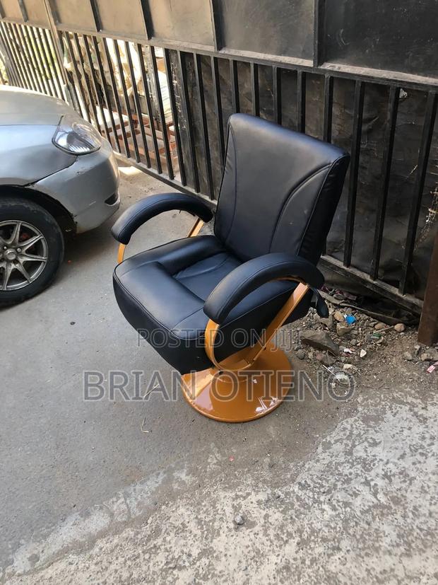 Simple Rotating Styling Seats