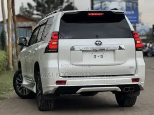 Toyota Land Cruiser Prado 2.7 2023 White