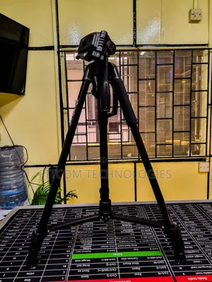 Candc Professional Tripod Stand Dc 888