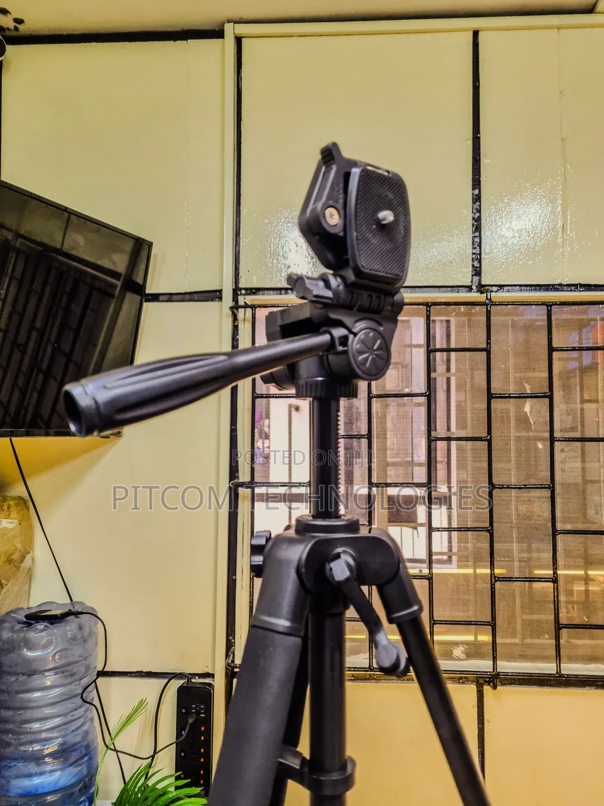 Candc Professional Tripod Stand Dc 888