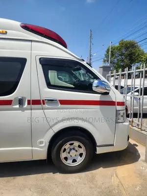 Toyota HiAce 2018 White