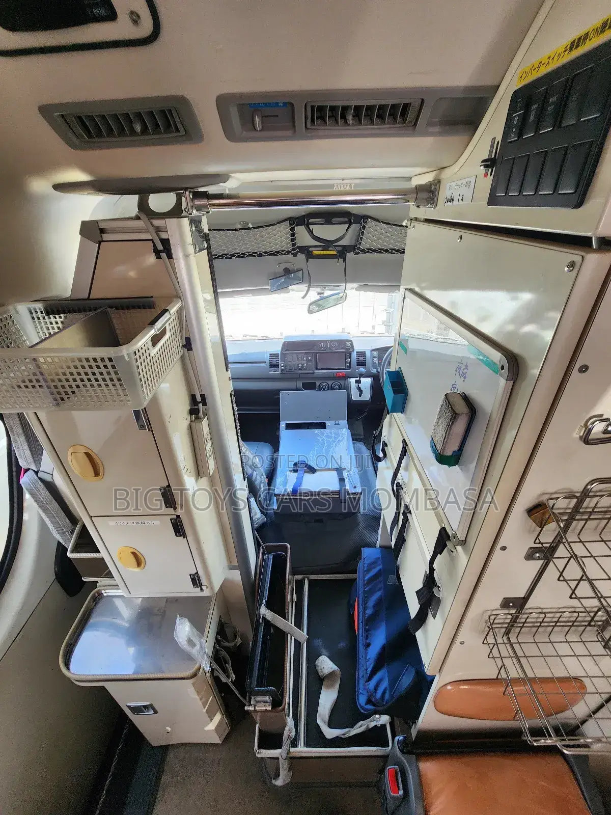 Toyota HiAce 2018 White