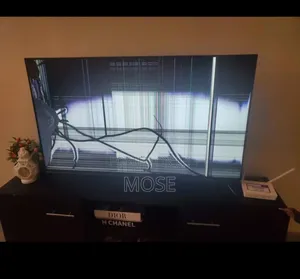 Broken 50 Inch Syinix 50a1s Frameless Tv Screen
