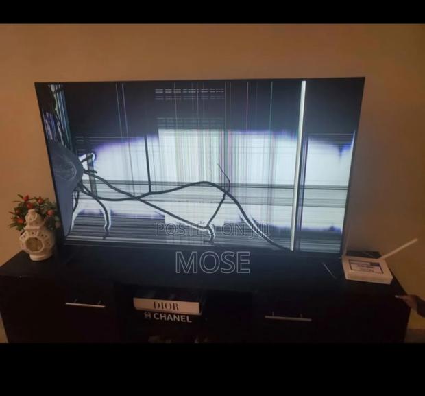 Broken 50 Inch Syinix 50a1s Frameless Tv Screen - main view