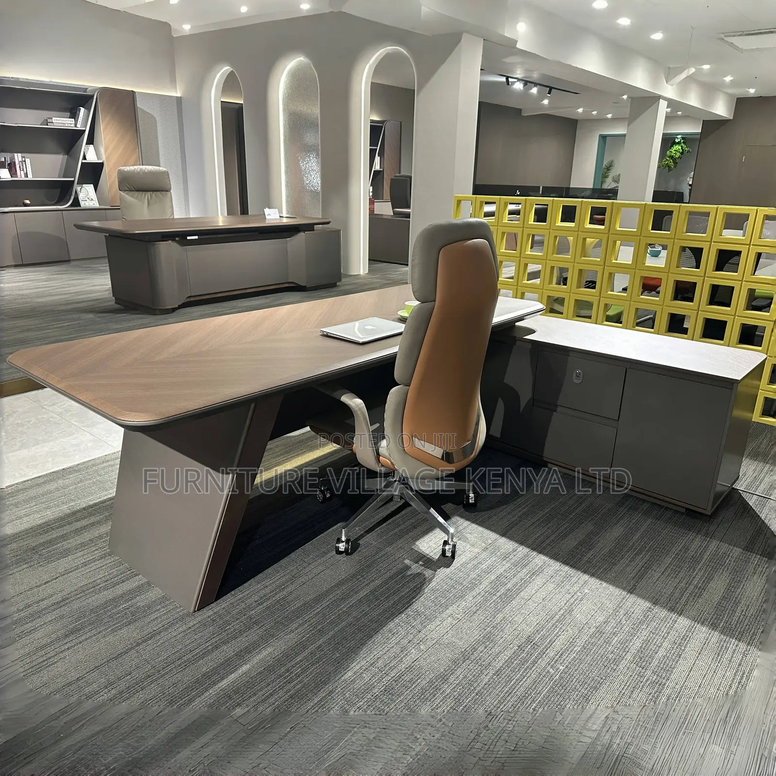 Executive Desks: 1800mm L-shaped Office Desk