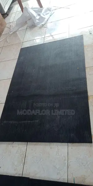 High Performance Ribbed Rubber Mat for Workspaces.
