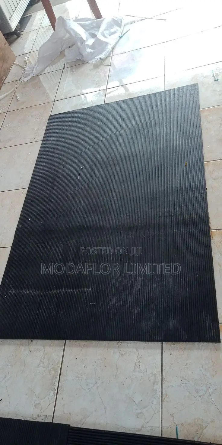 High Performance Ribbed Rubber Mat for Workspaces.