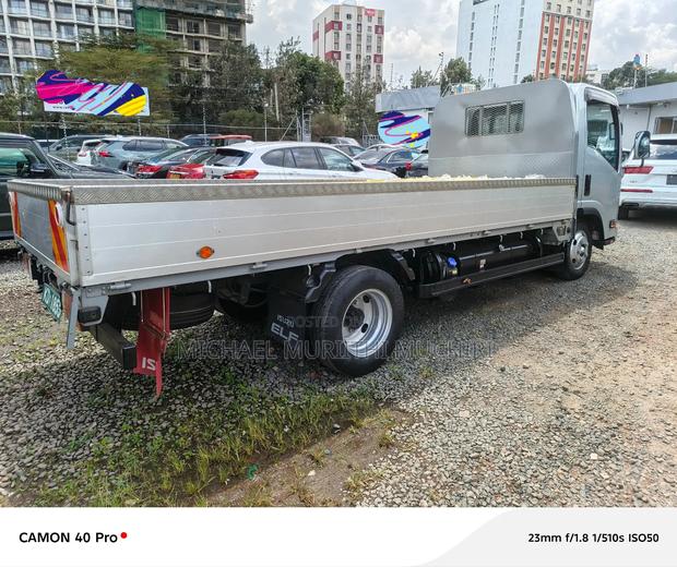 Isuzu Elf 2019yr-3000cc Diesel 2 Tonnes.
