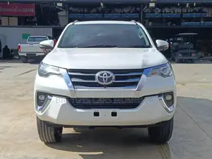 Toyota Fortuner 2.4 D AWD 2019 White