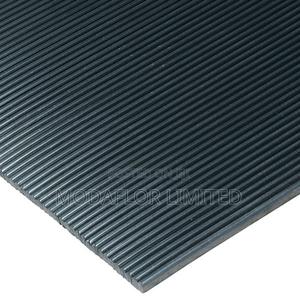 Durable Ribbed Rubber Mat for Work Areas - thumbnail 2