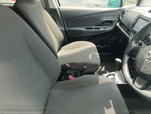 Toyota Vitz 1.0 FWD 5dr 2019 White