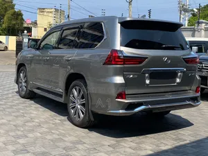 Lexus LX 570 AWD 2018 Gold