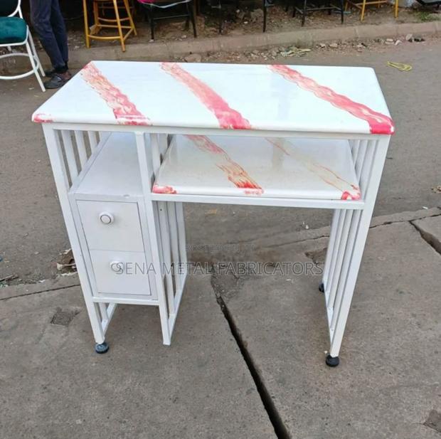 Manicure Table