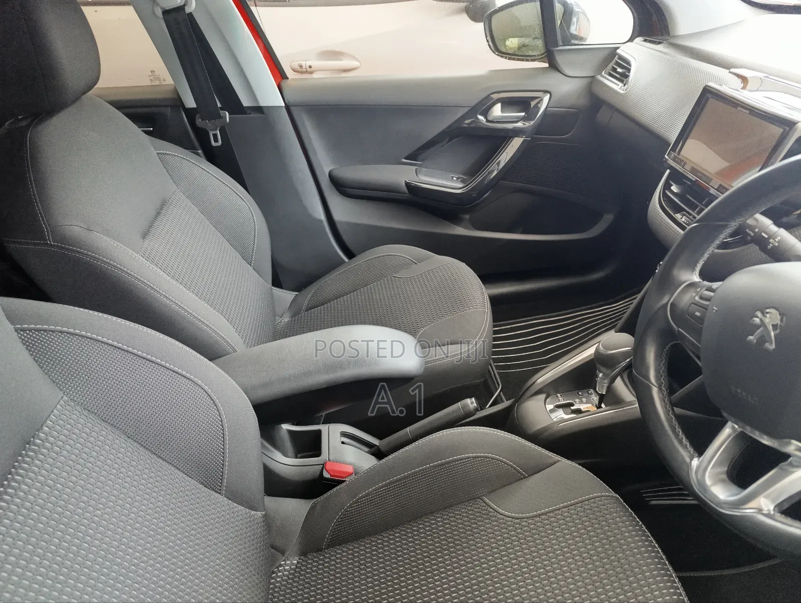 Peugeot 208 2018 Orange