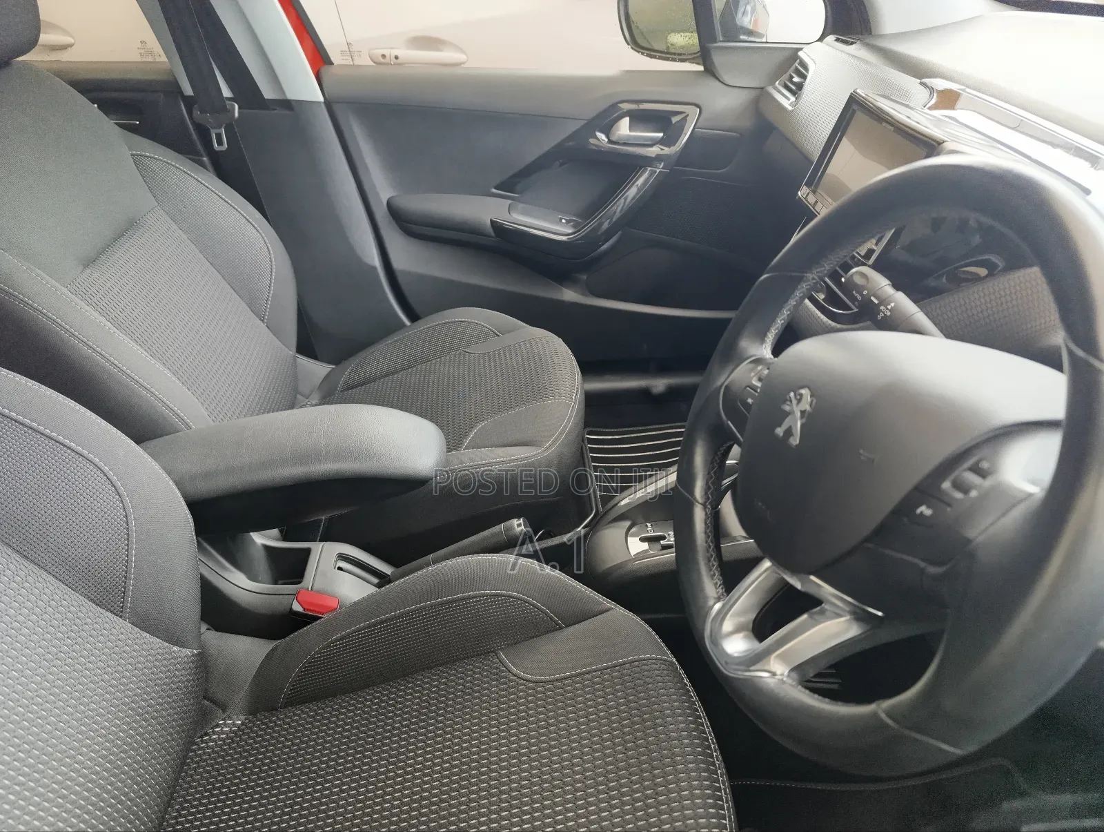 Peugeot 208 2018 Orange