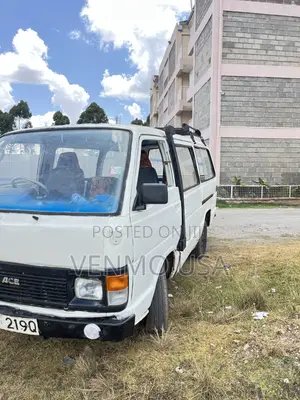Toyota HiAce 2004 White