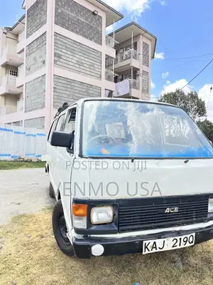 Toyota HiAce 2004 White