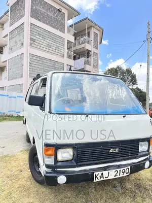 Toyota HiAce 2004 White
