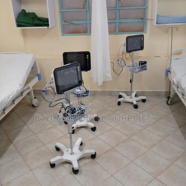 5 Parameters Patient Monitor - main view