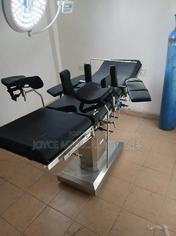 Hydraulic Theatre Table - thumbnail 3