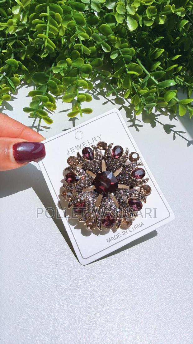 Cooperate Brooches - thumbnail 9