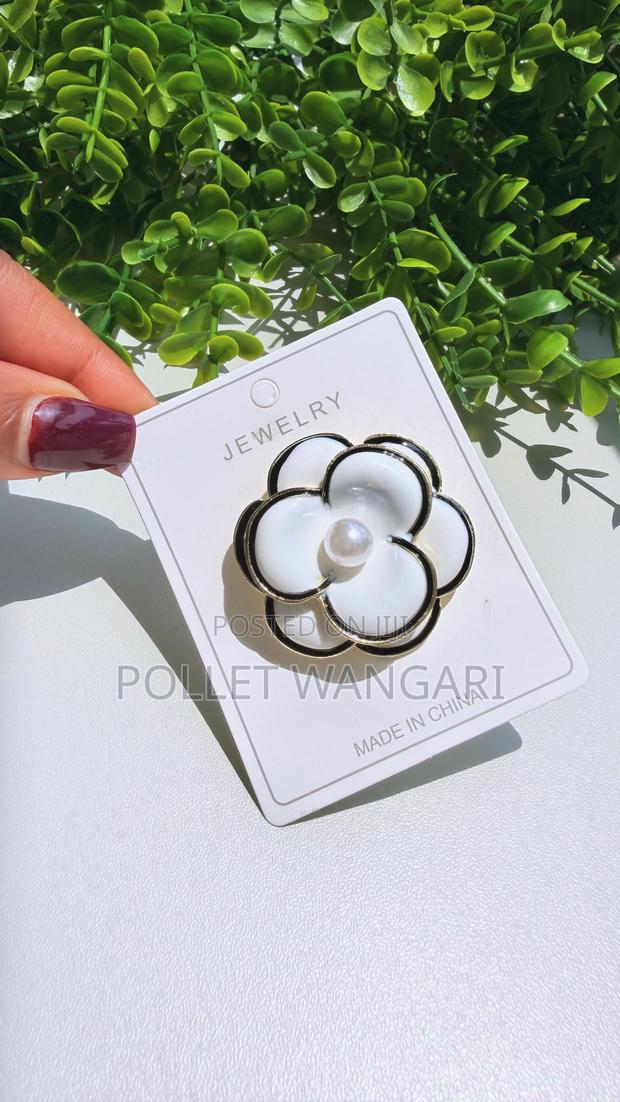 Cooperate Brooches - thumbnail 6