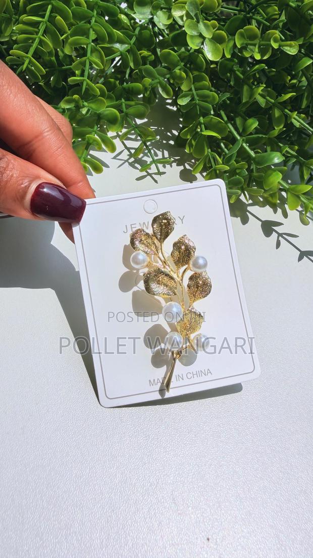 Cooperate Brooches - thumbnail 11