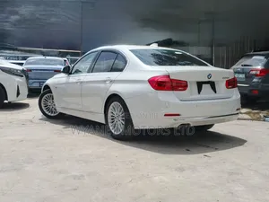 BMW 320i Sedan RWD 2019 White